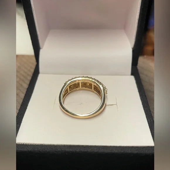 18K Yellow Gold Natural Yellow and White Diamond Band Ring 2.05 ctw